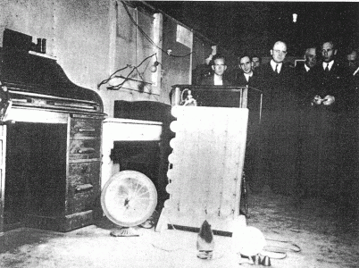 Witnesses are amazed s Dr. Moray demonstrates his 'radian energy' machine in 1936
